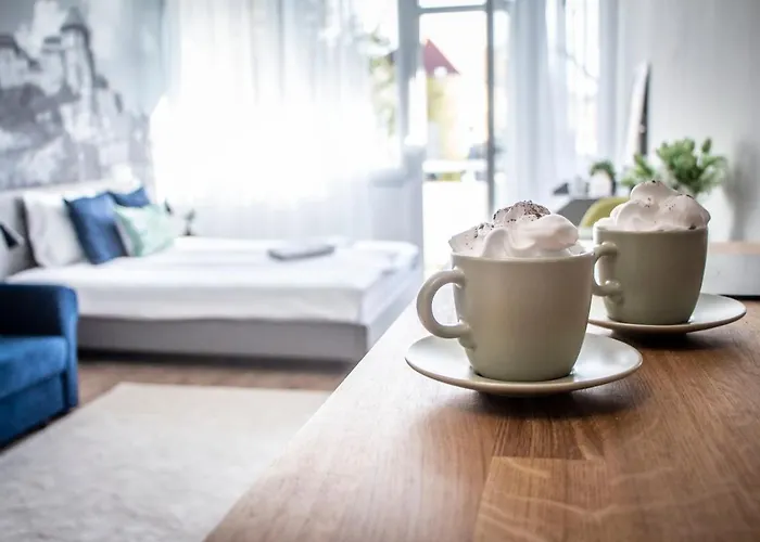 Loulou\'S Central Apartment With Cosy Balcony
