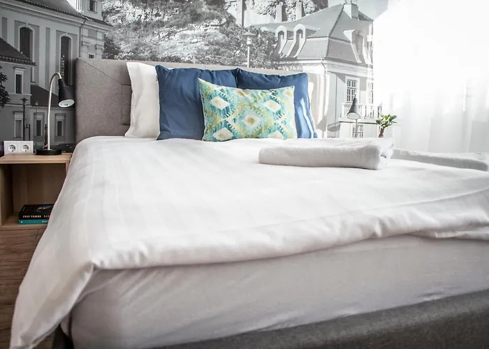 Loulou\'S Central Apartment With Cosy Balcony