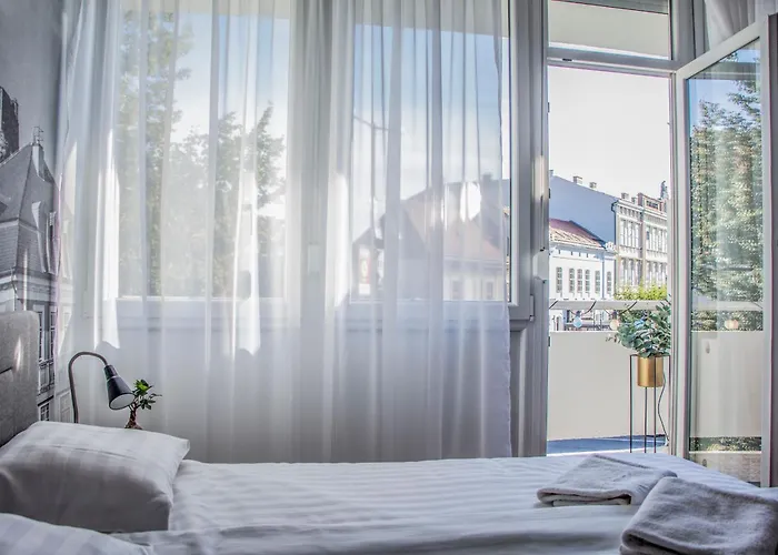 Loulou\'S Central Apartment With Cosy Balcony