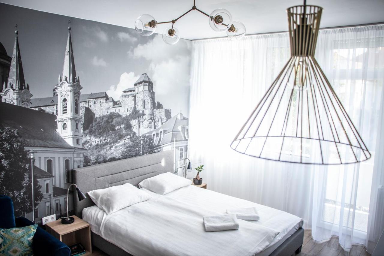 Loulou's With Cosy Balcony Esztergom